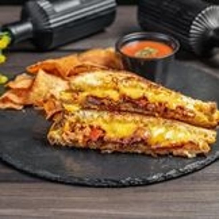 Delicious Dinner Options: American and Sandwiches